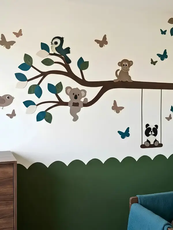  groene jongens babykamer met dieren tak behangsticker.webp